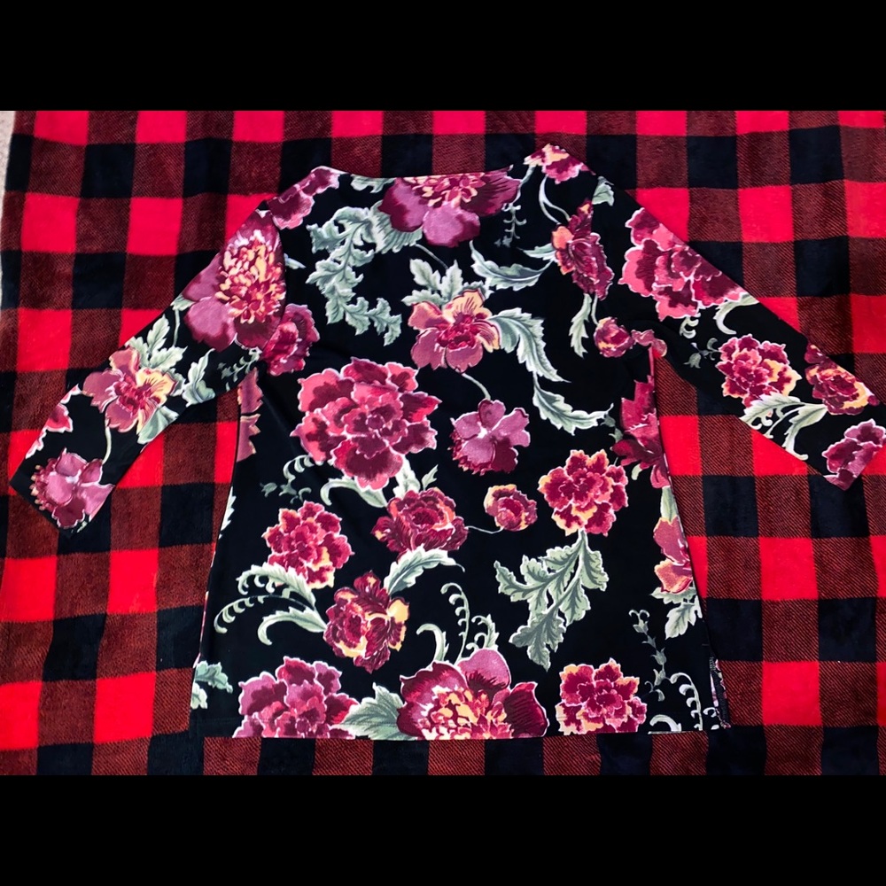 🎀Black and pink floral print stretchy blouse - Picture 3 of 3